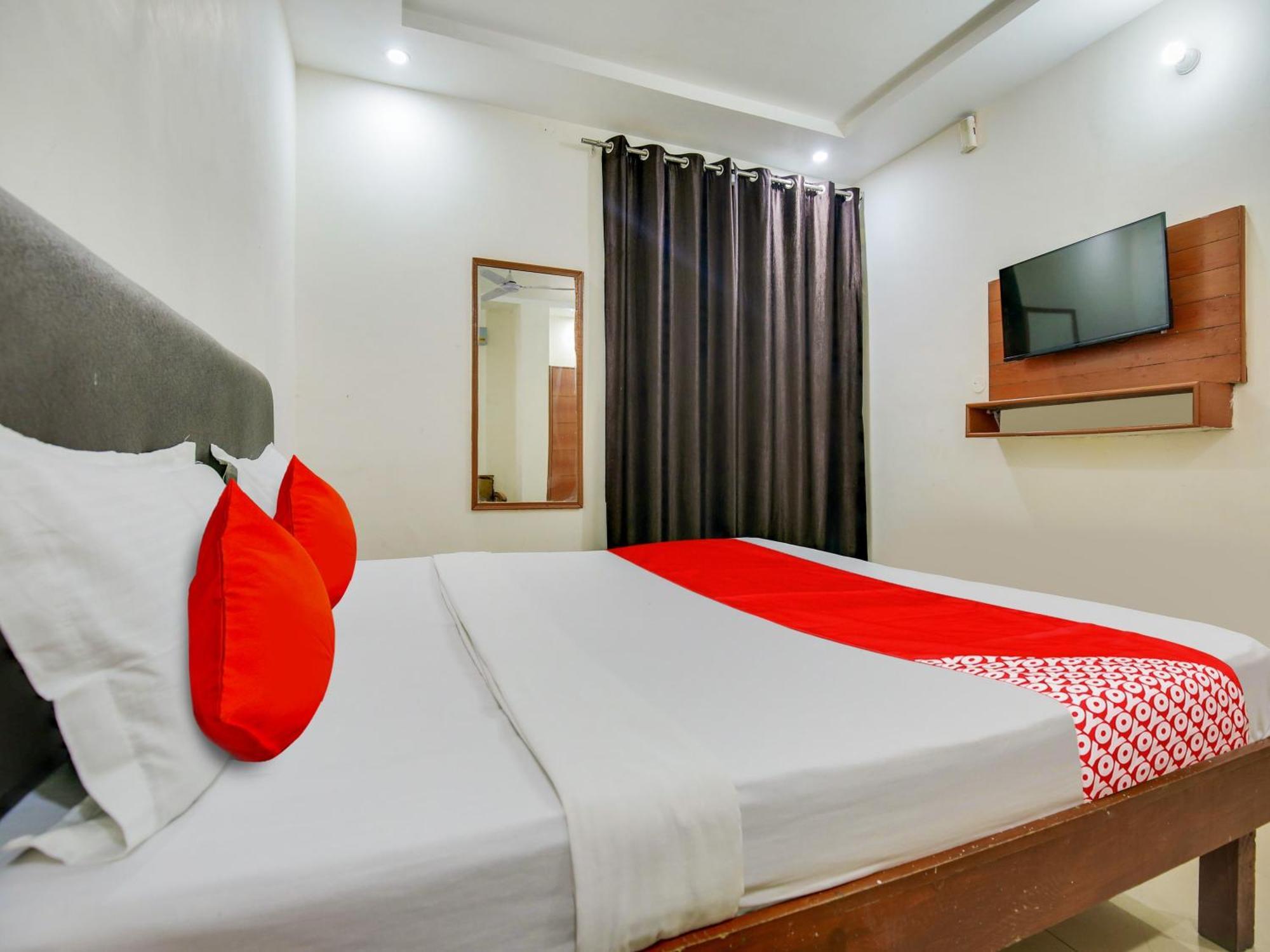 Hotel O Platinum Inn Nayagaon Екстер'єр фото