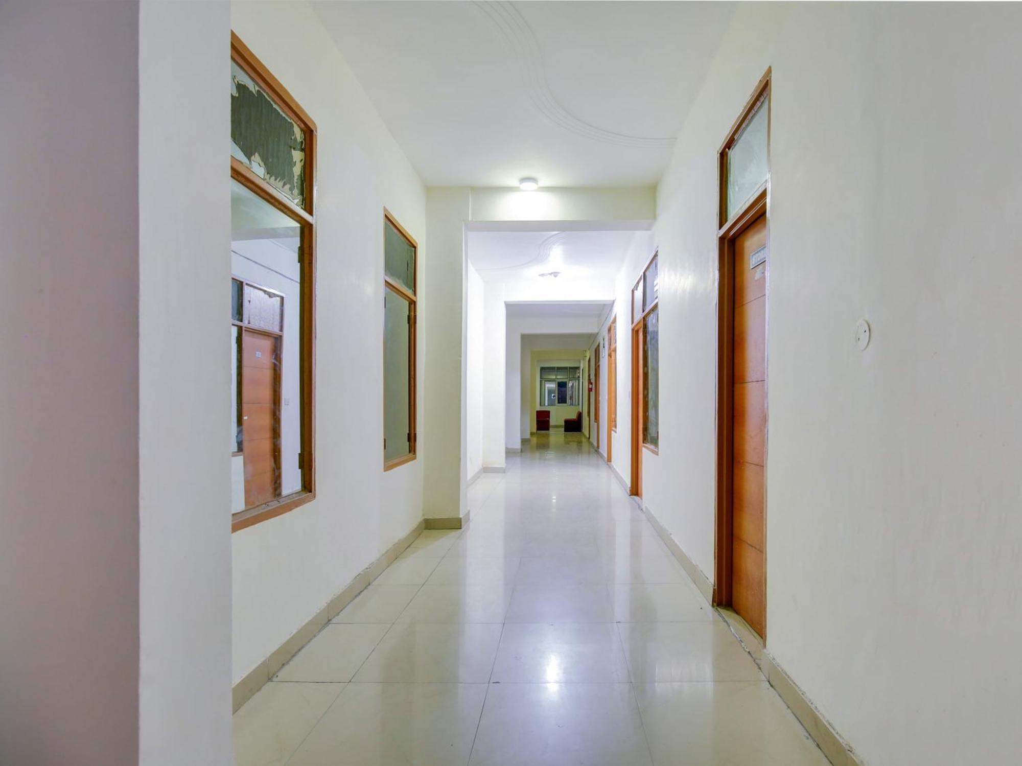 Hotel O Platinum Inn Nayagaon Екстер'єр фото